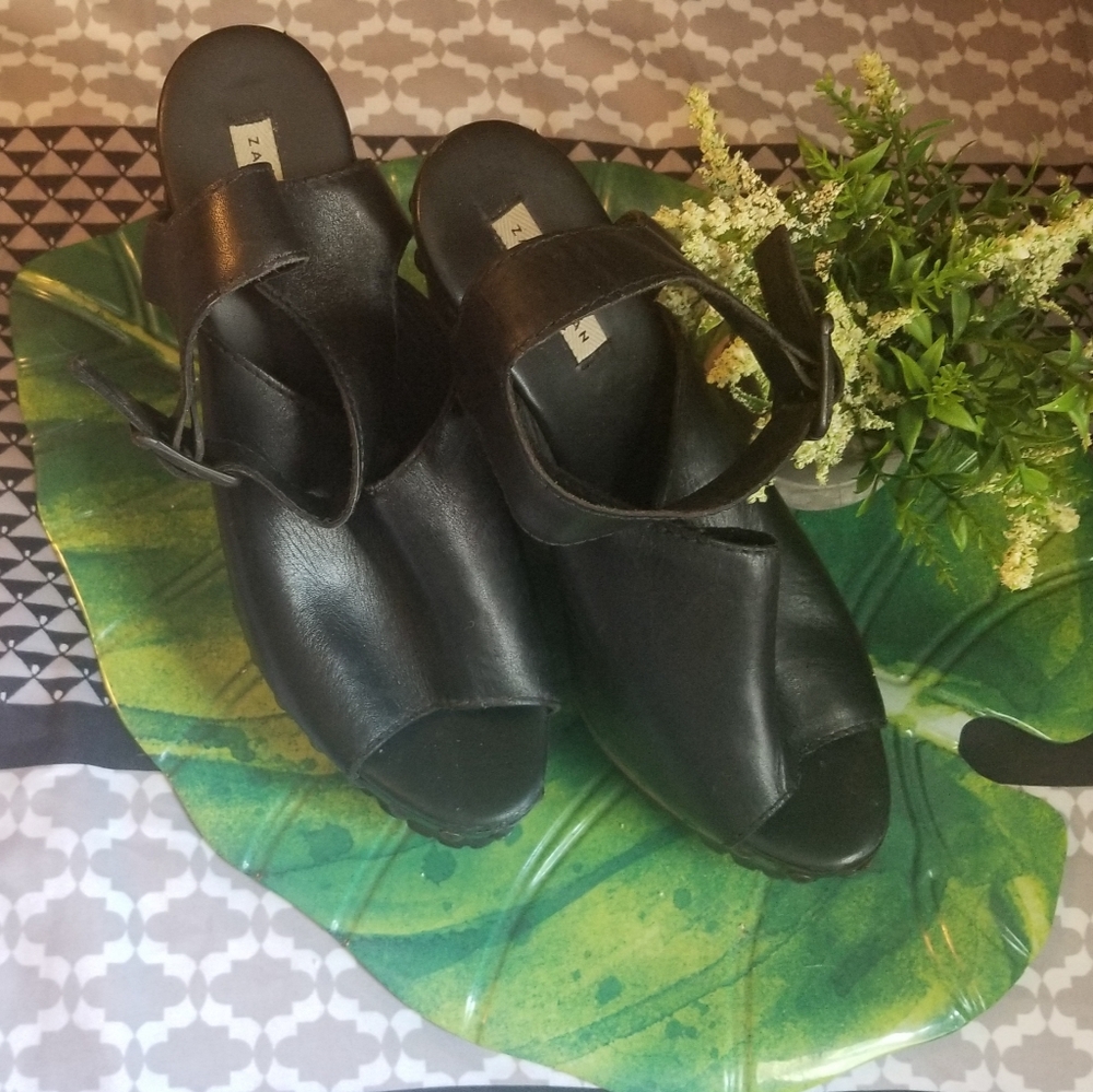 Shoes - Picture 6 of 9